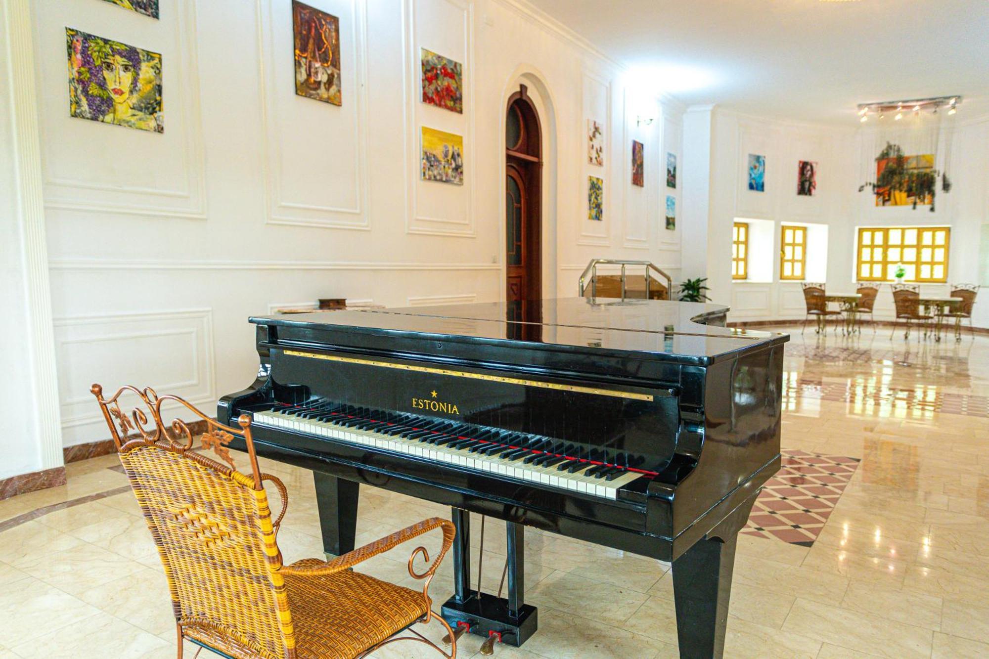 Chabiant Guesthouse Chateau Monolit Ikinci Yeniyol Екстер'єр фото