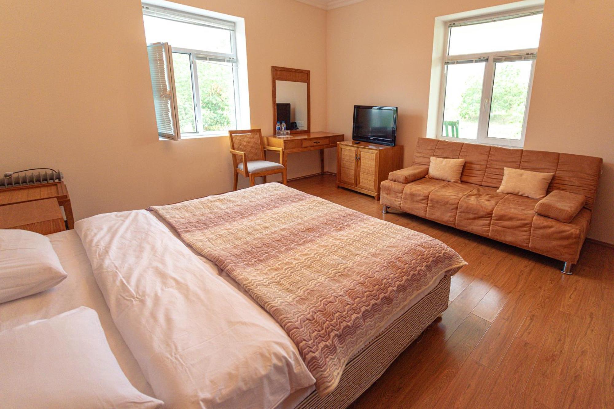 Chabiant Guesthouse Chateau Monolit Ikinci Yeniyol Екстер'єр фото
