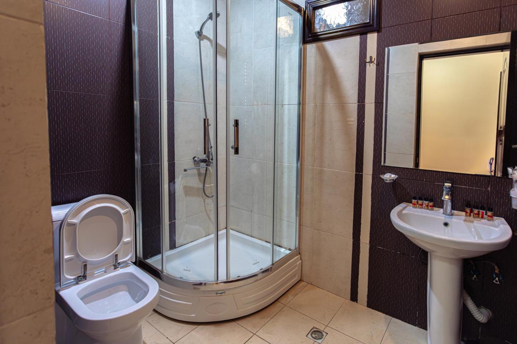 Chabiant Guesthouse Chateau Monolit Ikinci Yeniyol Екстер'єр фото