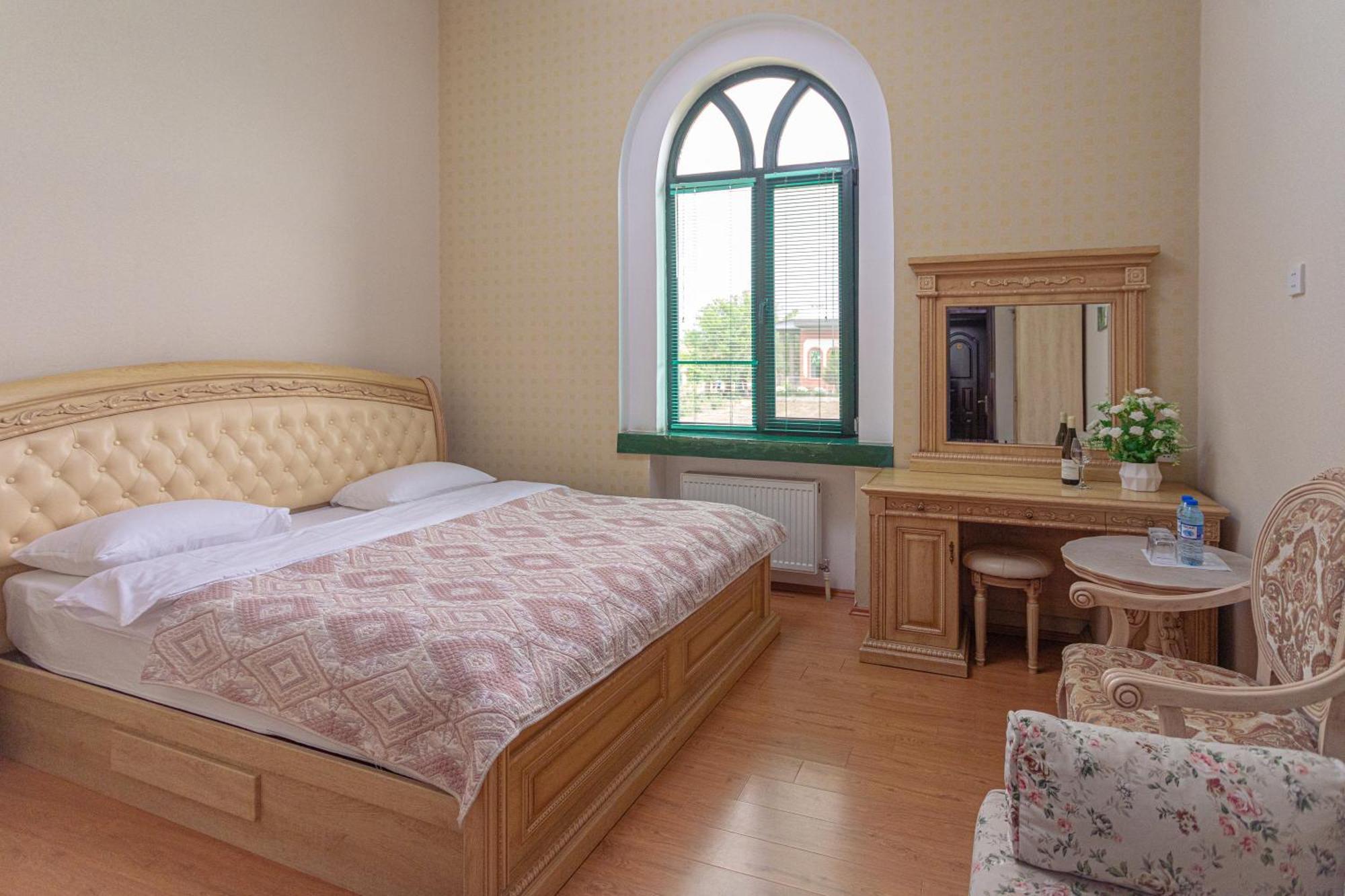 Chabiant Guesthouse Chateau Monolit Ikinci Yeniyol Екстер'єр фото