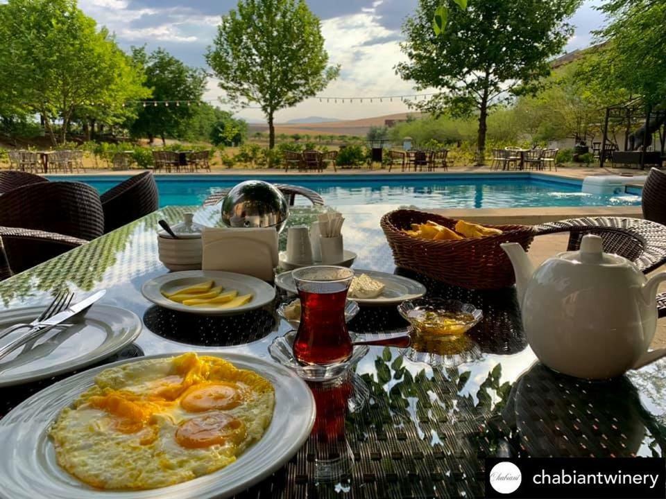 Chabiant Guesthouse Chateau Monolit Ikinci Yeniyol Екстер'єр фото